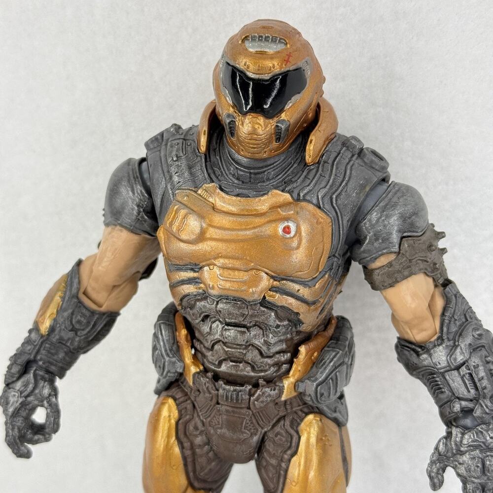 DOOM Doom Slayer Phobos Action Figure McFarlane Toys 2019 Gold Armor Toy Game
